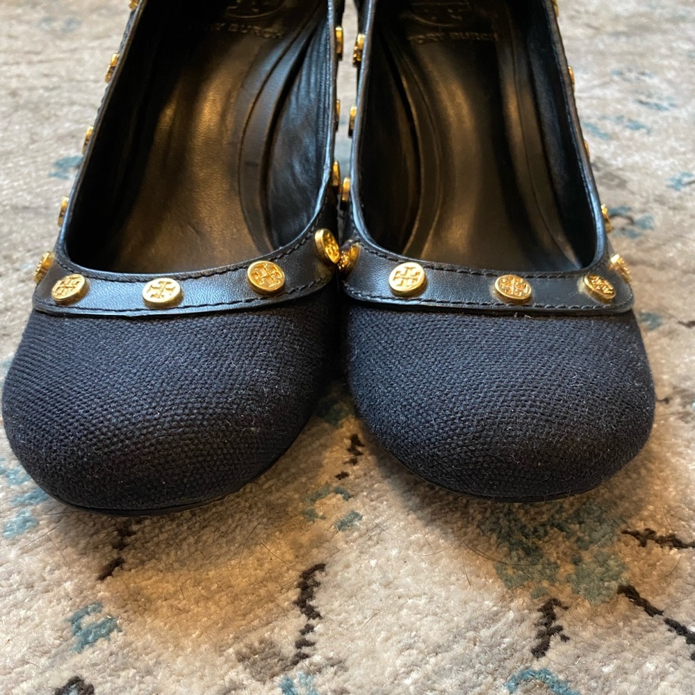 Tory Burch gold coin logo heels - Picture 3 of 5